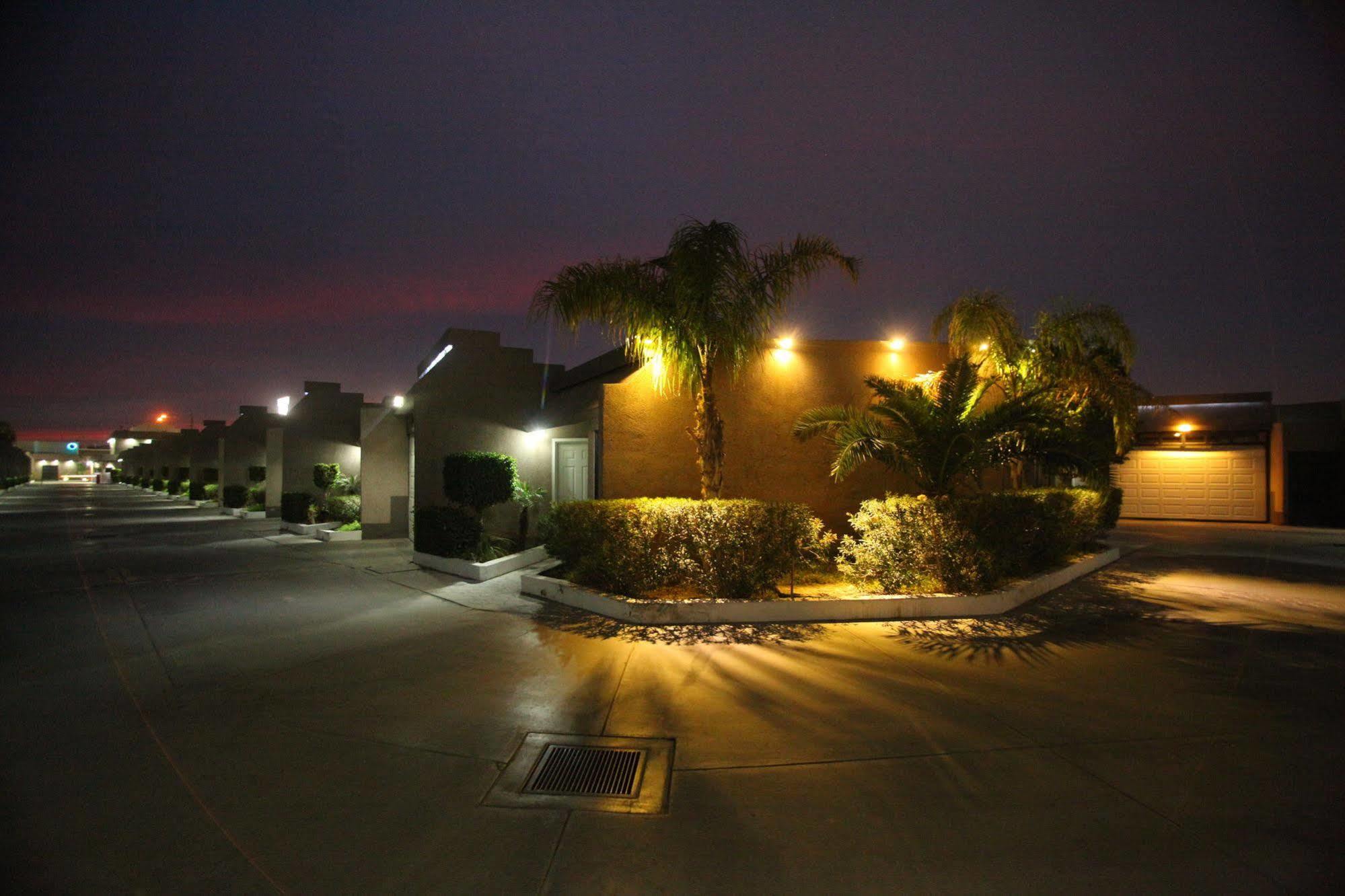 Motel Mediterraneo เม็กซิกาลิ ภายนอก รูปภาพ